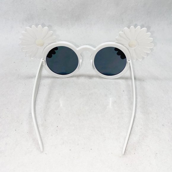 Daisy Daisy White & Yellow Selfie Glasses - Picture 10 of 11